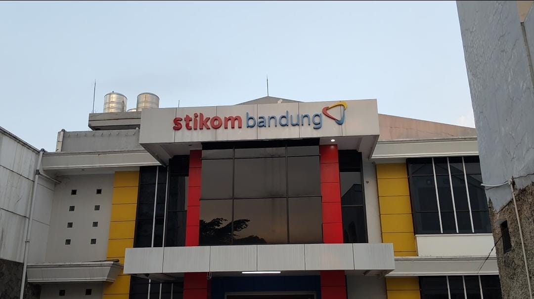 <p>Potret kampus STIKOM BANDUNG.</p>
