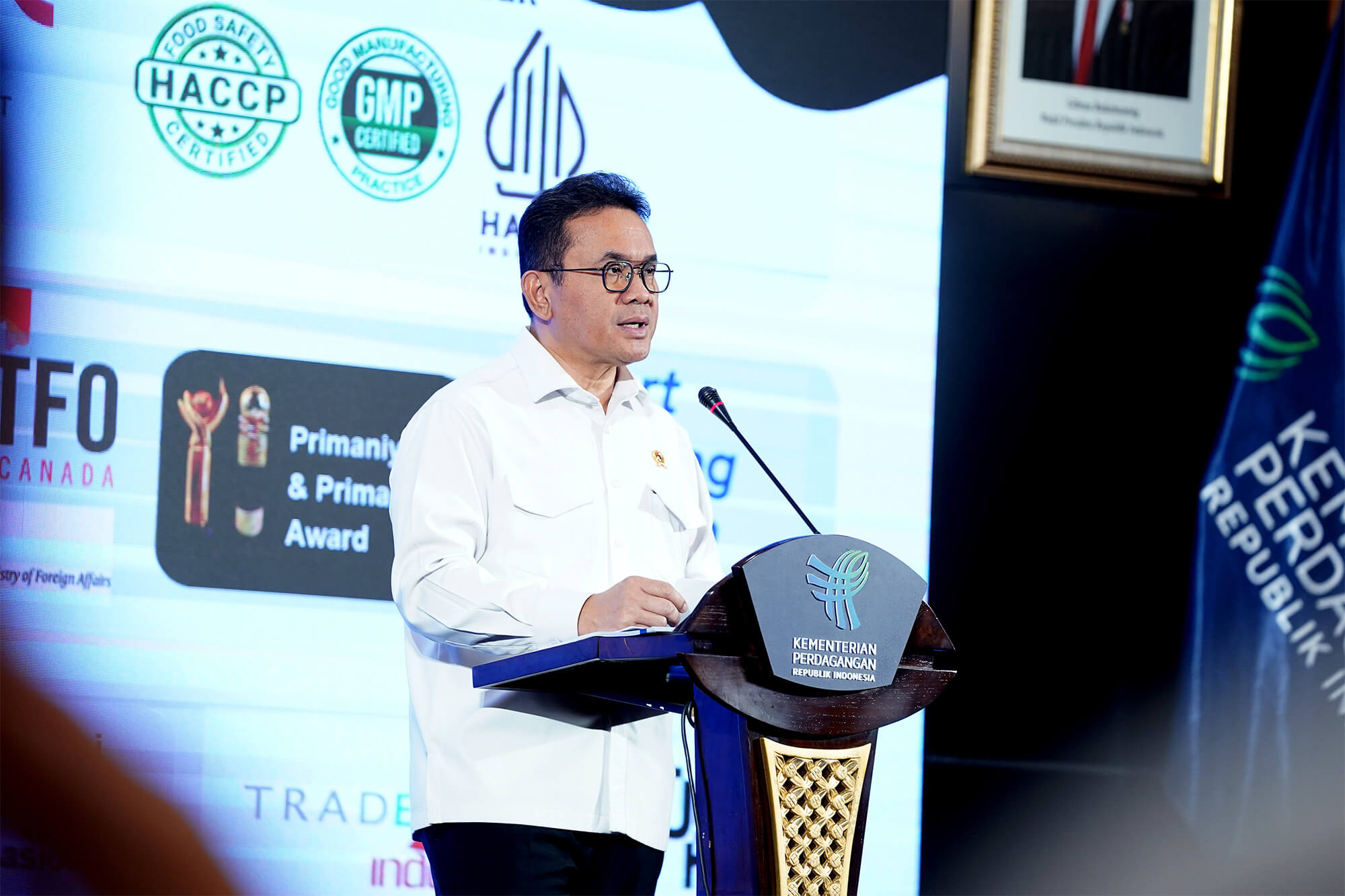 <p>Mendag Budi Santoso dalam konferensi Pers, Senin, 4 Agustus 2025, mengatakan Kemendag terus mendorong pemberdayaan usaha mikro, kecil, dan menengah (UMKM) Ekspor melalui Program UMKM Berani Inovasi, Siap Adaptasi (BISA) Ekspor. (Dok.Kemendag)</p>

<p> </p>
