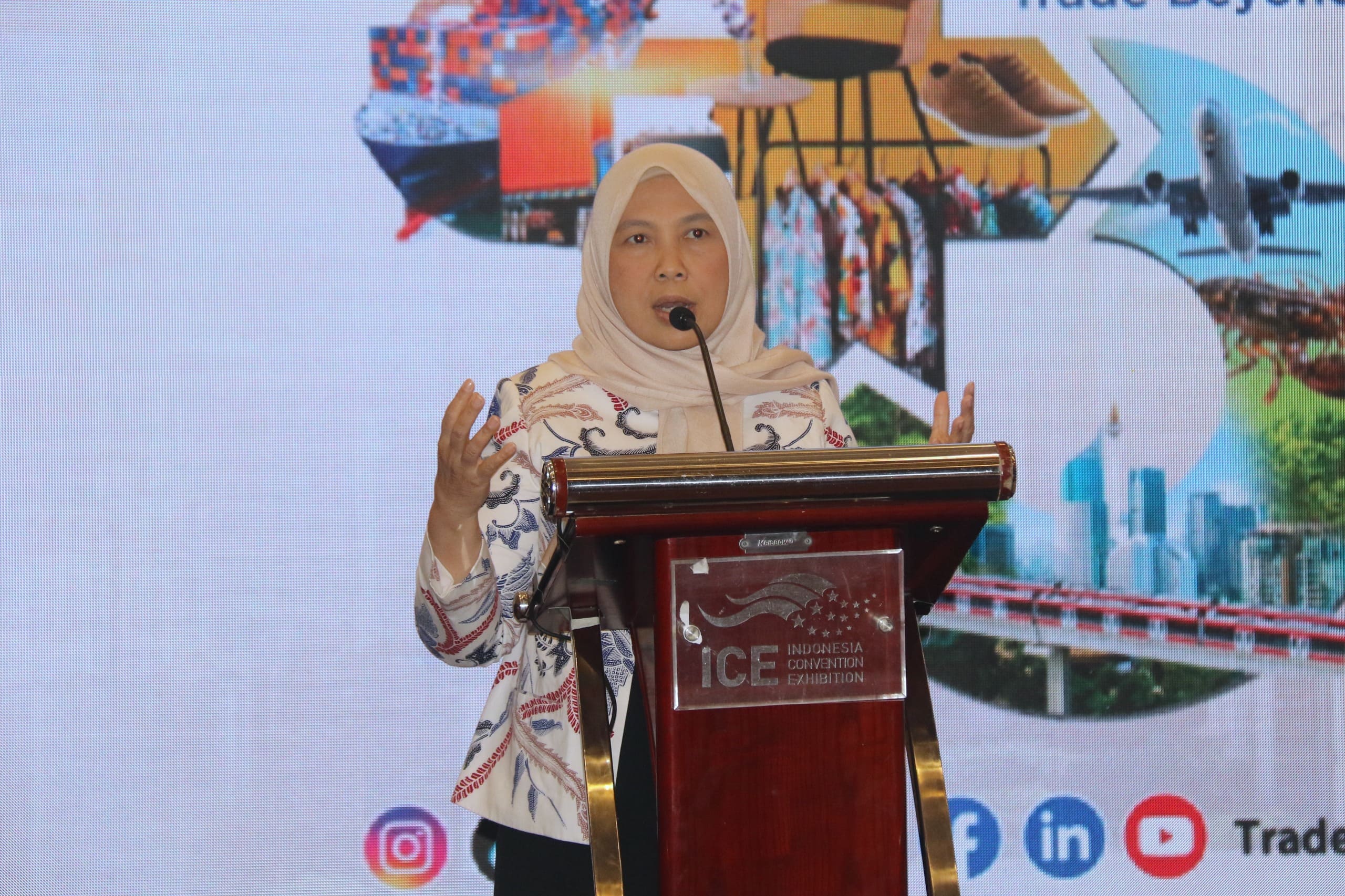 <p>Direktur Jenderal Pengembangan Ekspor Nasional (Dirjen PEN), Fajarini Puntodewi, membuka Technical Meeting Trade Expo Indonesia (TEI) ke-40 tahun 2025,  di ICE BSD City, Tangerang, Banten, Senin, 29 September 2025. (Dok. Kemendag)</p>
