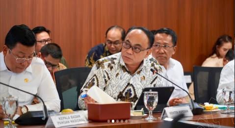 <p>Program Koperasi Merah Putih 2025, inisiatif unggulan Presiden Prabowo, menargetkan pembukaan 2 juta lapangan kerja di desa melalui pelatihan kerja BLK dan sertifikasi kompetensi nasional. Foto @budiariesetiadi.</p>
