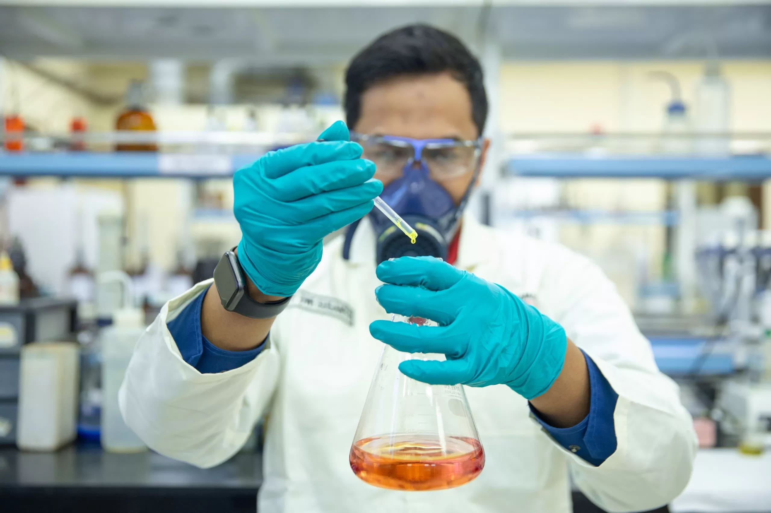 <p>Pengujian tersebut dilaksanakan di Balai Besar Pengujian Minyak dan Gas Bumi (BBPMGB) Lemigas yang berperan sebagai laboratorium independen. Secara periodik, laboratorium Kilang Pertamina diakreditasi untuk memastikan keakuratan proses dan peralatan yang digunakan dalam keadaan standar. (Dok. Pertamina)</p>

<p> </p>
