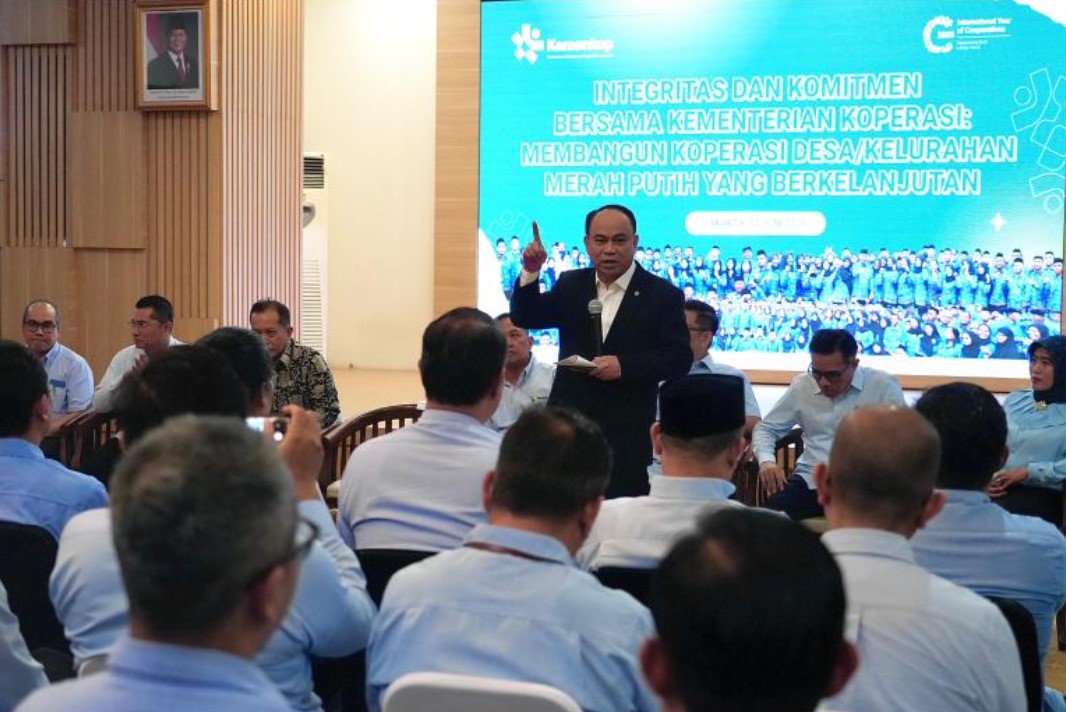 <p>Ilustrasi Menteri Koperasi Budi Arie Setiadi memberikan arahan tegas kepada seluruh pegawai Kemenkop saat penandatanganan Pakta Integritas Anti Korupsi untuk mengawal program Kopdes Merah Putih berjalan bersih dan bebas dari praktik korupsi. Foto: Dok. kop.go.id</p>

