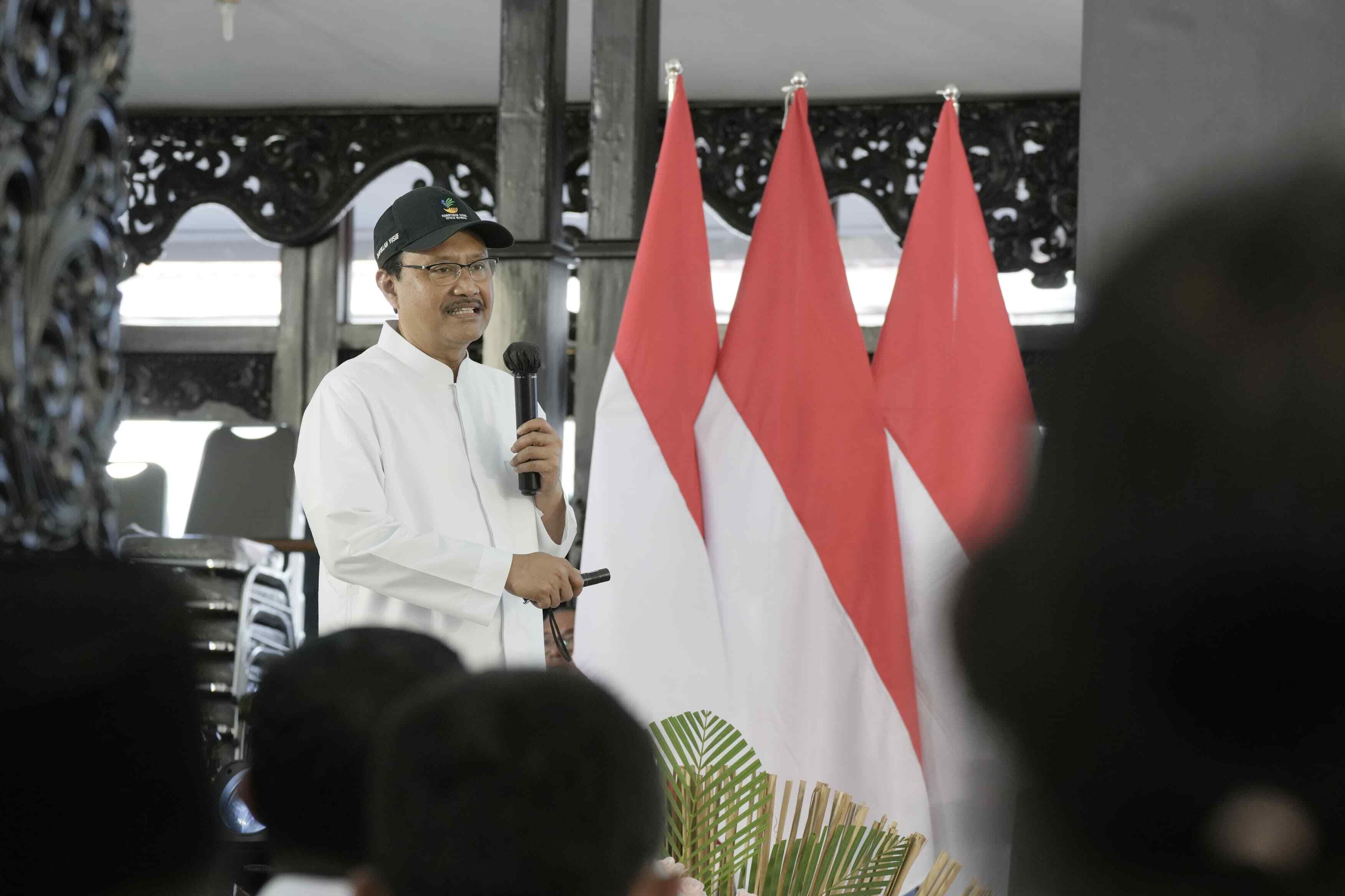 <p>Menteri Sosial Saifullah Yusuf (Gus Ipul) saat berdialog dengan 294 pilar sosial di Pendopo Aria Wiraraja, Kabupaten Lumajang, Jawa Timur, Jumat,  30 Mei 2025. (Dok. Kemensos)</p>
