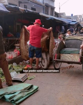 <p>Kesepakatan bersama PKL Kiaracondong diterapkan untuk tertib berjualan, cegah kemacetan, dan tingkatkan kesadaran pedagang.</p>
