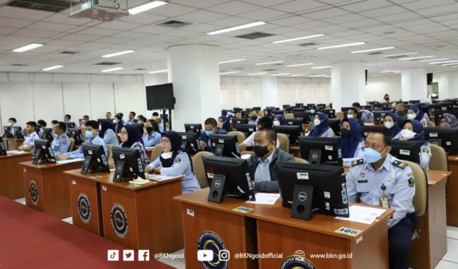 <p>Banyak ASN gagal login Mola BKN 2025 akibat error server. Baca penjelasan BKN, penyebab, dan panduan cek NI PPPK Paruh Waktu terbaru di sini!</p>

<p>Foto bkn.go.id.</p>
