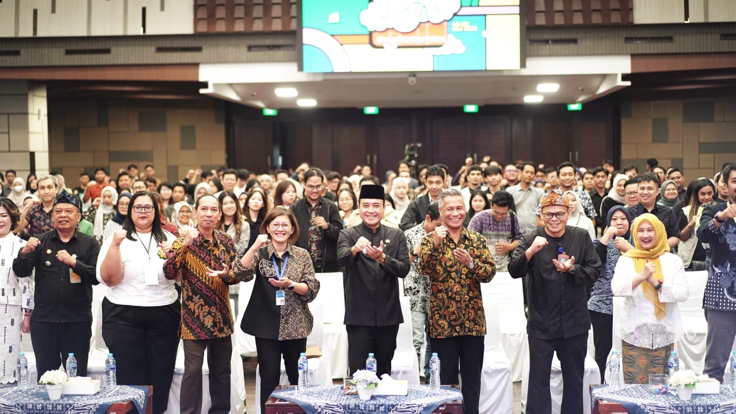 <p>Wakil Wali Kota Bandung, Erwin, menghadiri acara Maranatha Job Fair 2025 yang berlangsung di Universitas Kristen Maranatha, Kota Bandung, pada 8–9 Mei 2025. (Dok.Pemkot Bandung)</p>
