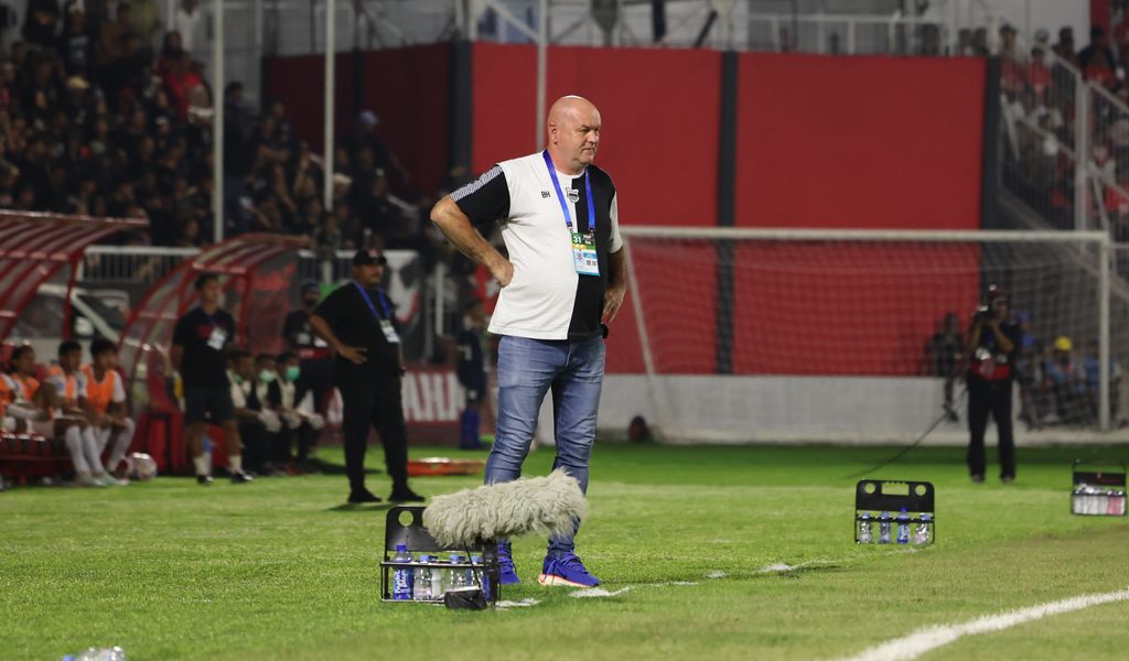 <p>Ilustrasi Bojan Hodak, pelatih Persib Bandung bawa kemenangan liga untuk tim kesebelasan. Bojan Hodak mencatat sejarah pelatih asing pertama yang membawa Persib juara Liga 1 dua musim berturut-turut, menyamai rekor Indra M. Tohir dari 30 tahun lalu. Foto: PERSIB.co.id/Barly Isham</p>
