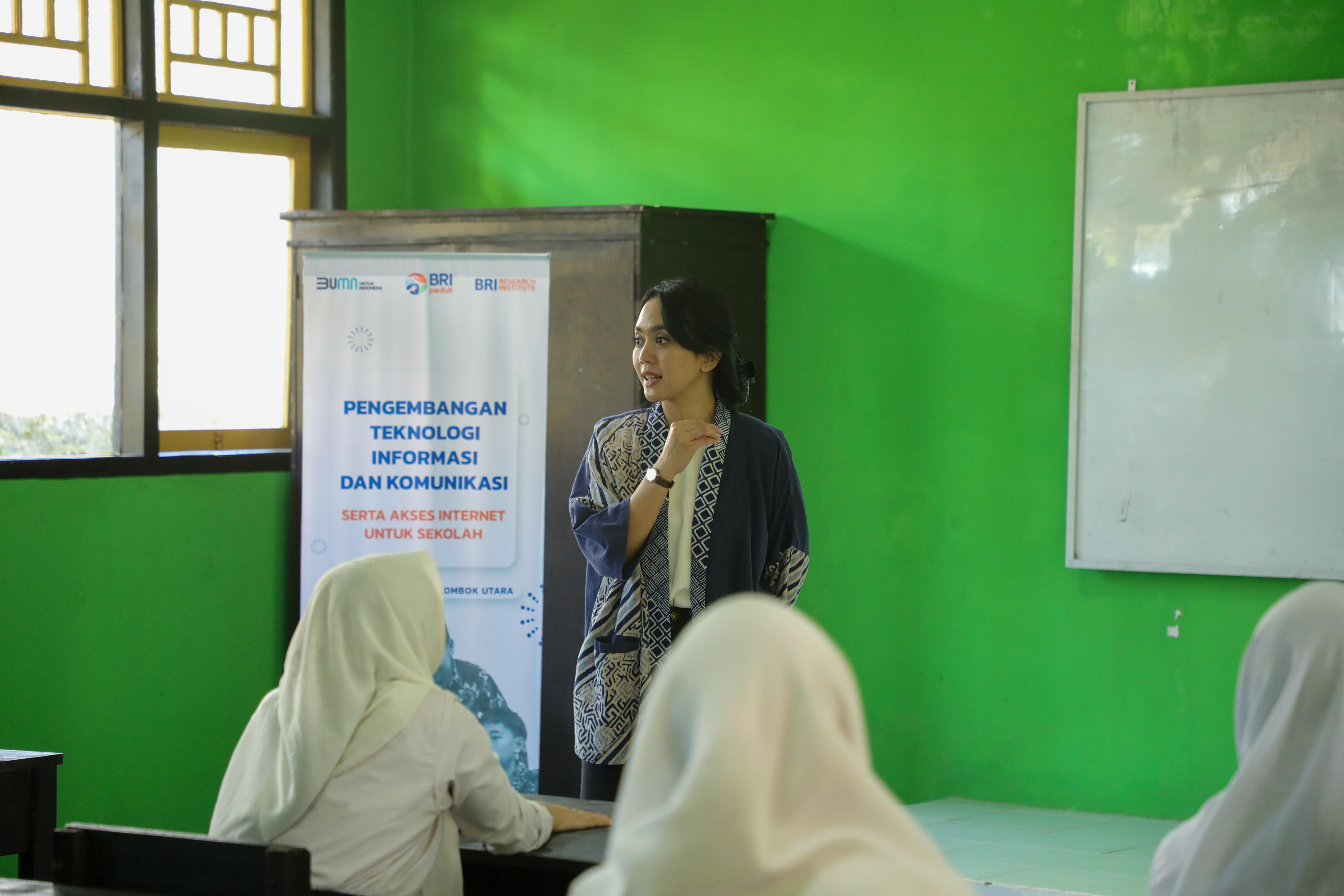 <p>SMP Negeri 6 Bayan di Kabupaten Lombok Utara, Nusa Tenggara Barat, menerima bantuan infrastruktur teknologi dan akses internet gratis melalui program BRI Peduli. (Dok.BRI)</p>
