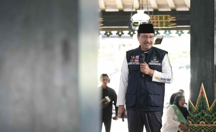 <p>Ilustrasi Gus Ipul sedang memberikan arah untuk pemberdayaan. Cek KPM sekarang! Jangan-jangan nama Anda sudah tidak masuk daftar penerima bansos. Simak cara mengetahuinya di artikel ini! Foto Kemensos</p>
