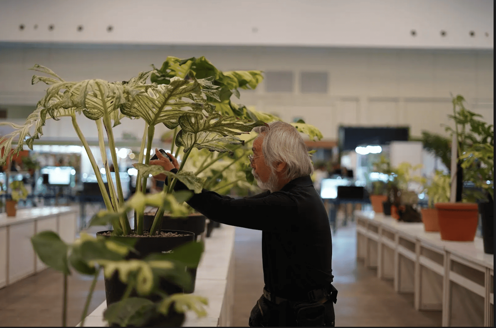 <p>Kunzo, seorang international breeder asal Jepang  berbagi inovasi dan tren mutakhir dalam pengembangan varietas tanaman hias di sesi Talk Show Designing with Nature: the Japanese Way oleh Kunzo, pada hari ketiga pameran FLOII Expo 2025, di ICE BSD City, Sabtu, 25 Oktober 2025. (Dok. Dyandra Event Solutions)</p>

<p> </p>

<p> </p>
