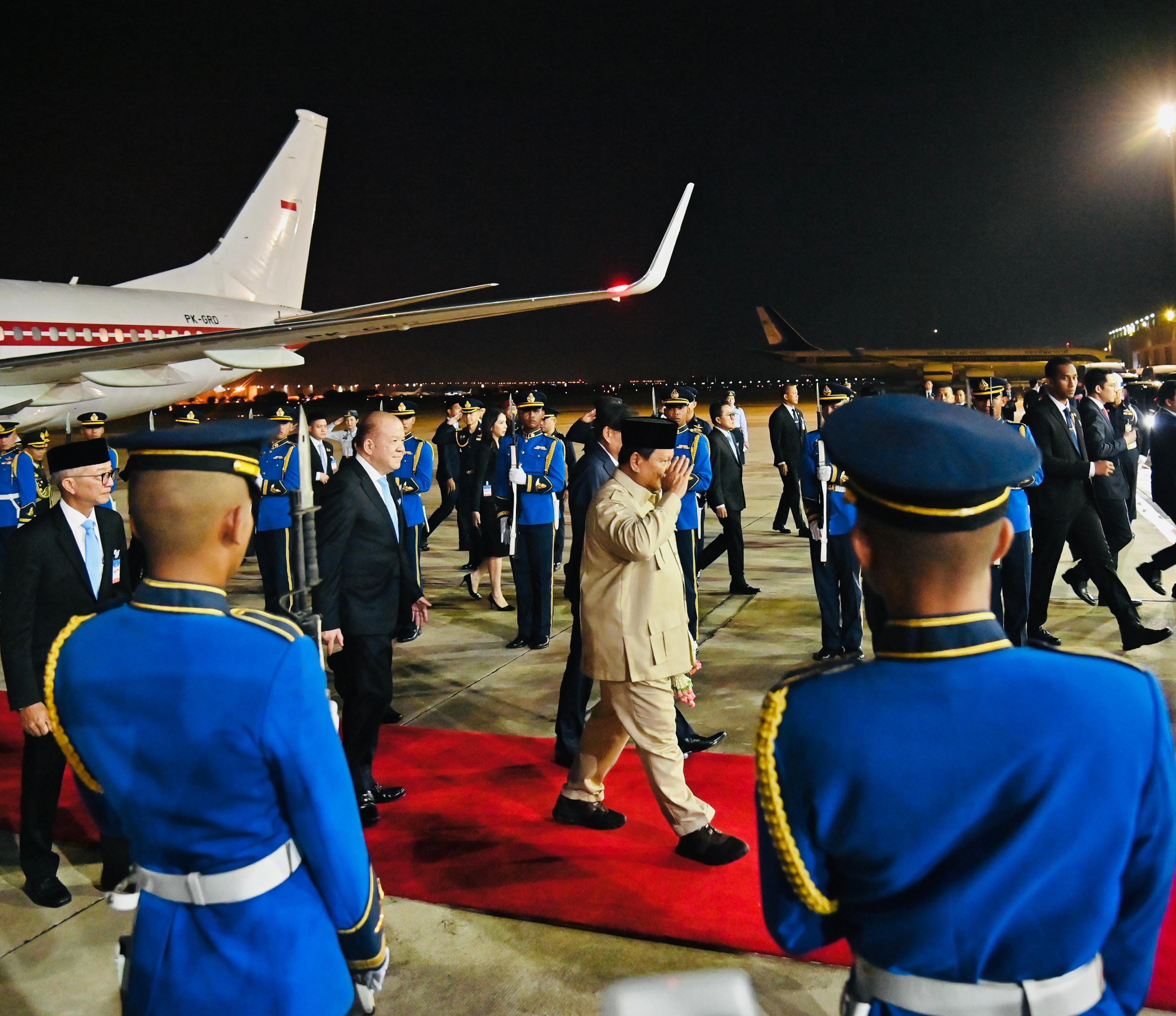 <p>Presiden Republik Indonesia (RI), Prabowo Subianto, tiba di Bangkok, Thailand, pada Sabtu malam 17 Mei 2025 dalam rangka kunjungan resmi kenegaraan. (Dok.Setneg)</p>
