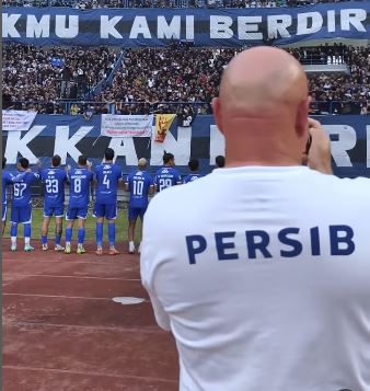 <p>Persib Bandung dijatuhi sanksi AFC jelang laga kontra PSIM Yogyakarta di Super League 2025-2026. Total denda tembus Rp276 juta.</p>
