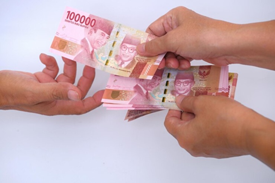 <p>Ilustrasi pinjaman uang rupiah. Berikut cara cek legalitas dan ciri-ciri pinjol legal yang berizin OJK. (Foto: Freepik).</p>
