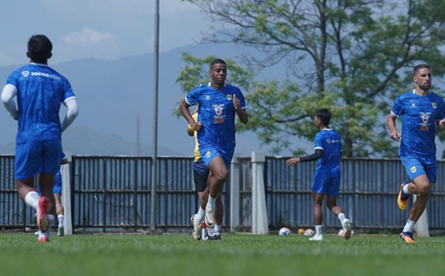 <p>Bentrok Arema vs Persib dalam pekan keenam Super League, Marc Klok tak diboyong ke Malang. (Foto: Persib).</p>
