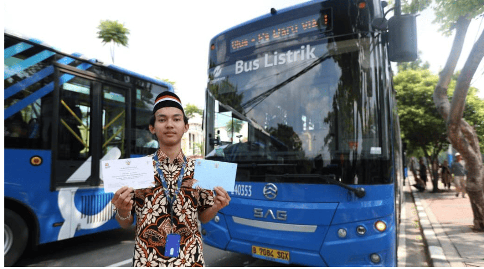 <p>Masyarakat yang menerima undangan Peringatan Detik-Detik Proklamasi Ke-80 Kemerdekaan Republik Indonesia. (Dok. BPMI Setpres)</p>
