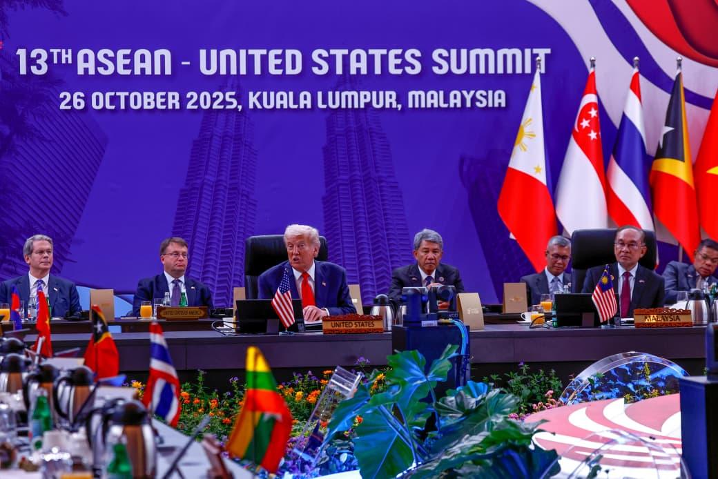 <p>Presiden Amerika Serikat Donald Trump menghadiri Konferensi Tingkat Tinggi (KTT) ke-13 ASEAN–United States (US) di Kuala Lumpur Convention Centre (KLCC), Malaysia, Minggu, 26 Oktober 2025. (Dok.BPMI Setpres)</p>
