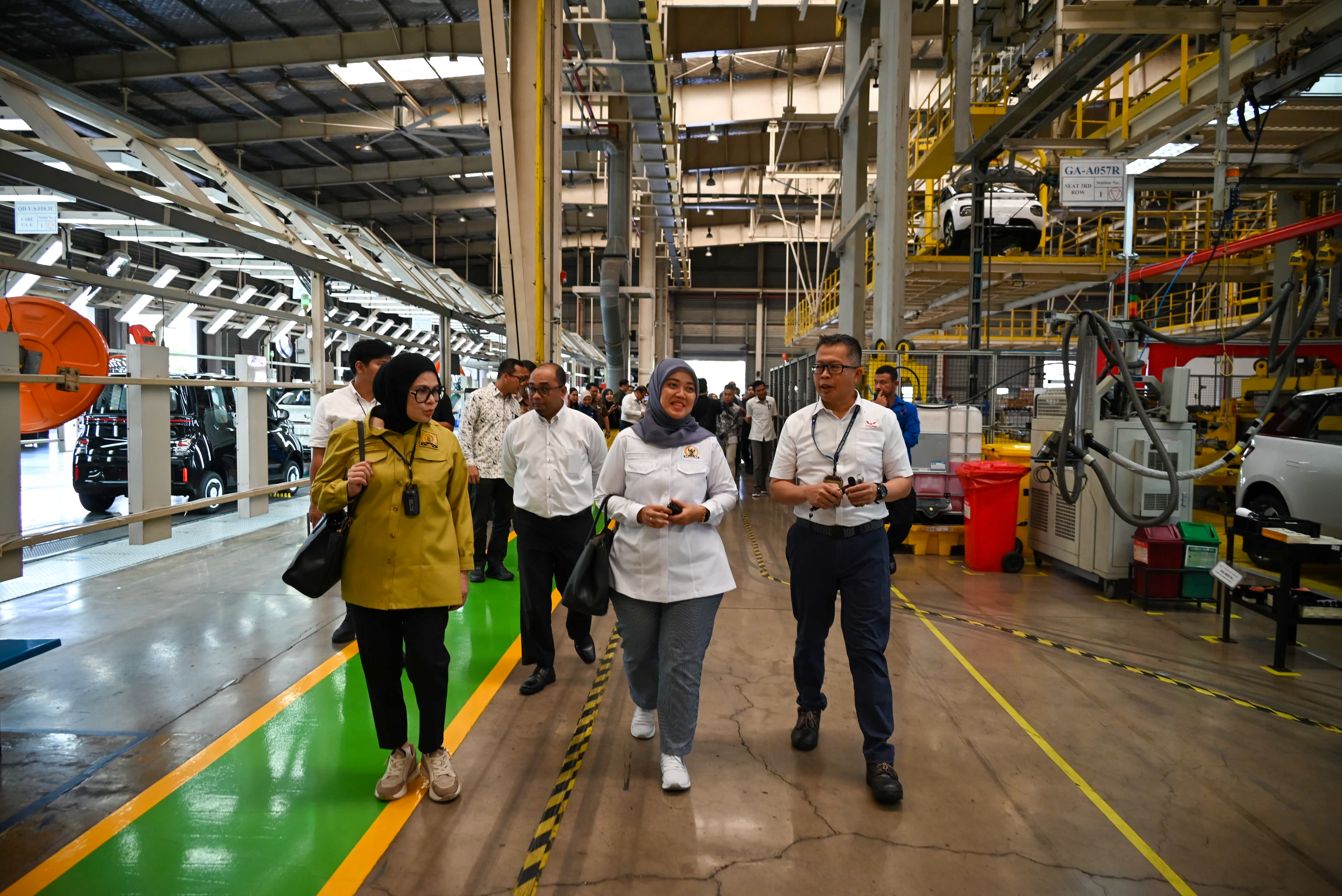 <p>Wakil Ketua Komisi VII DPR RI, Chusnunia Chalim, mengunjungi PT SGMW Motor Indonesia (Wuling Motors) di Cikarang, Bekasi, Jumat (4/7/2025). (Dok.DPR RI)</p>
