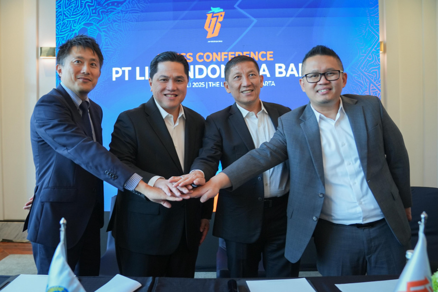 <p>Ketua Umum PSSI Erick Thohir (kedua dari kiri) saat menghadiri Rapat Umum Pemegang Saham (RUPS) PT LIB, di Jakarta, Senin (7/7/2025). (Dok.PSSI)</p>
