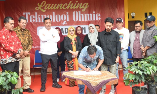 <p>Acara penandatanganan kerja sama antara  Pemkab Situbondo dan Universitas Hasanuddin (Unhas) Makassar untuk mengembangkan produk UMKM, khususnya kopi. (Dok.Pemkab Situbondo)</p>

