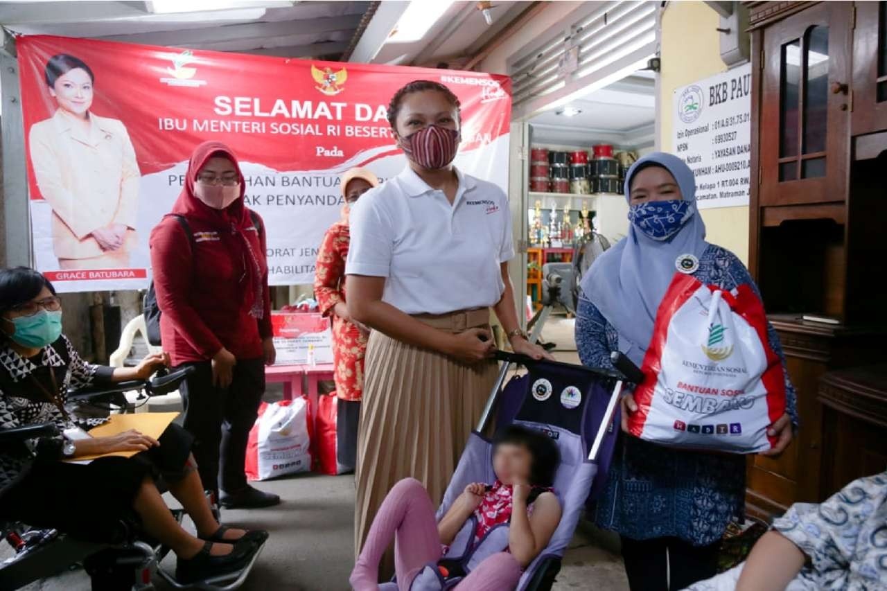 <p>Ilustrasi penerima bansos lansia dan disabilitas. Fakta tentang bantuan sosial bagi lansia dan penyandang disabilitas. Foto: kemensos.go.id</p>
