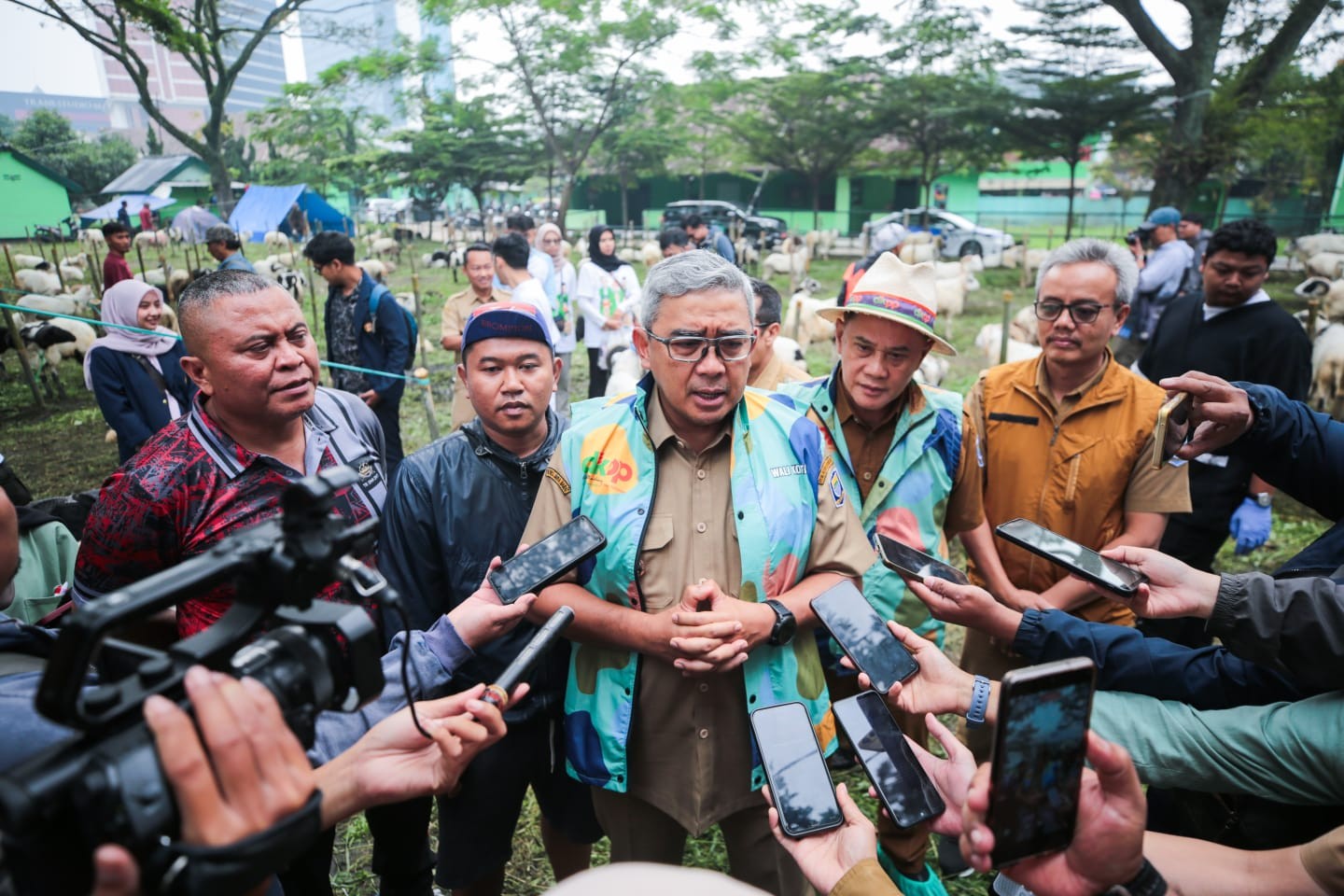<p>Wali Kota Muhammad Farhan melakukan inspeksi di Pusat Kesejahteraan Kavaleri (Pussenkav) Turangga, Kota Bandung, Selasa 3 Juni 2025.(Dok.Pemkot Bandung)</p>
