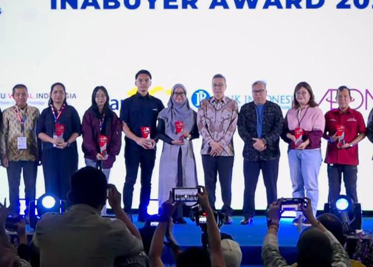<p>Pada penutupan INABUYER EXPO 2025 diberikan penghargaan kepada sejumlah peserta terbaik, diantaranya Exhibitor Buyer K/L dengan Potensi Transaksi Terbesar yaitu Kementerian Pertahanan kemudian Exhibitor Buyer BUMN dengan Potensi Transaksi Terbesar yaitu Pertamina. (Dok. Kementerian UMKM)</p>

<p> </p>
